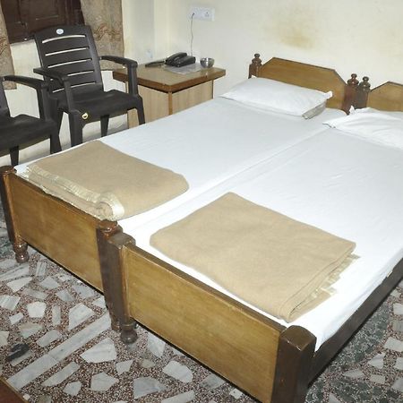 Hotel Lalit Palace Babina Екстер'єр фото