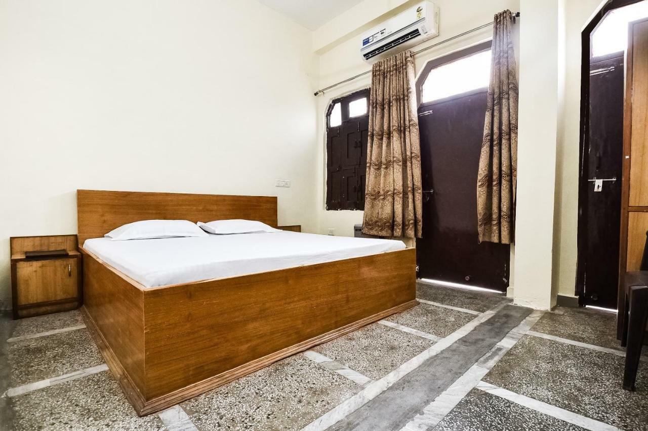 Hotel Lalit Palace Babina Екстер'єр фото